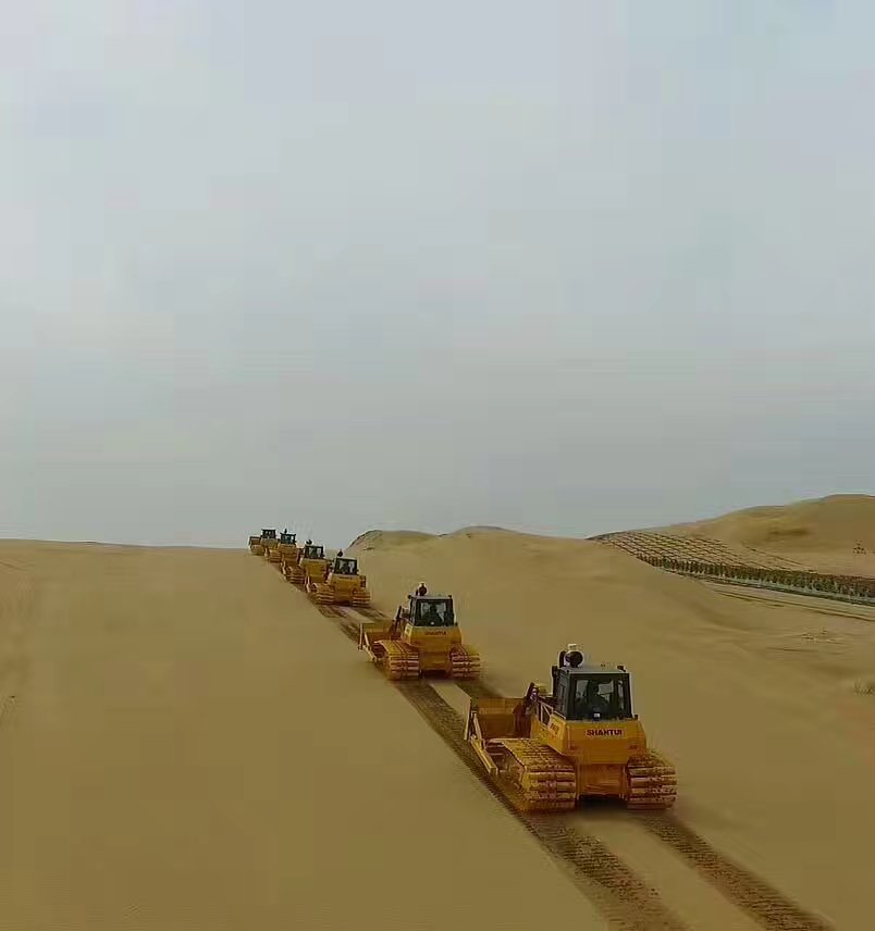 霸氣了山推推土機，山推推土機沙漠顯神威