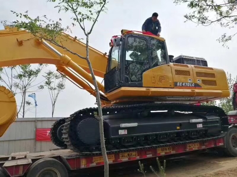 山推SE470LC挖掘機(jī)交車客戶