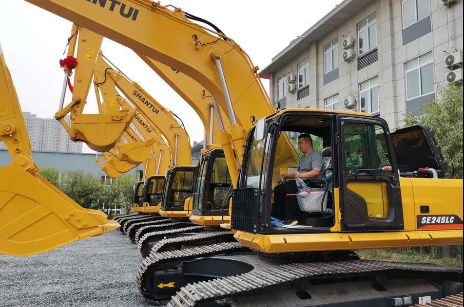 山推挖掘機(jī)試車