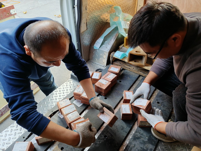 仔細核對山推配件